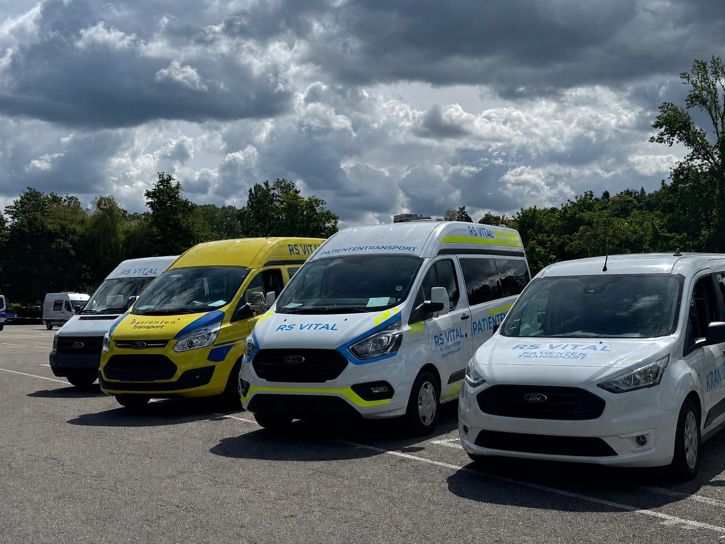 Fahrzeugflotte von RS Vital für Krankenfahrten und Krankentransporte in Pforzheim & Umgebung
